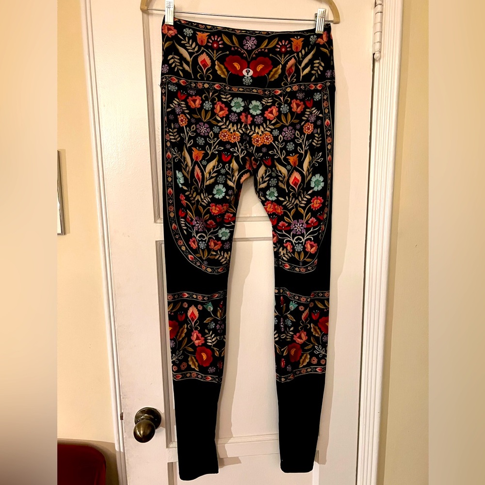 Yoga pants! Traditional motif ❤️